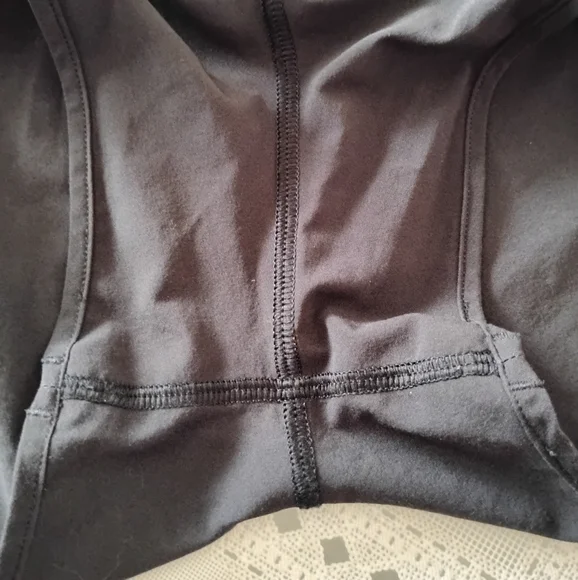 Lululemon Hotty Hot Short II *2.5", Black, Size 6 - Picture 14 of 15